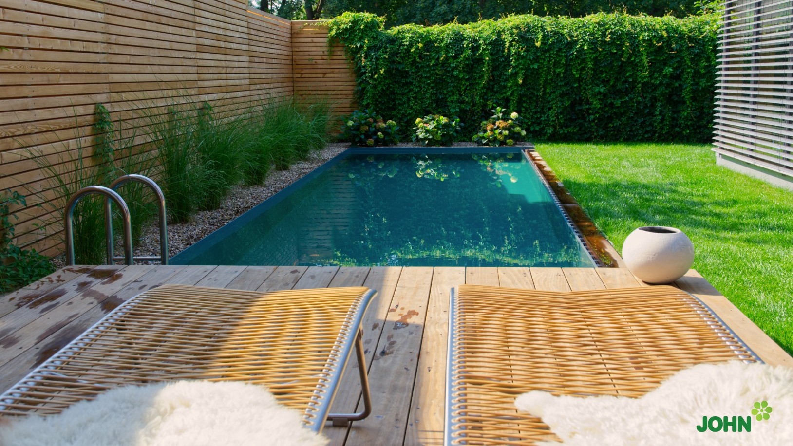 Schwups... rein ins pure Badevergnügen mit einem Living Pool Fertigbecken